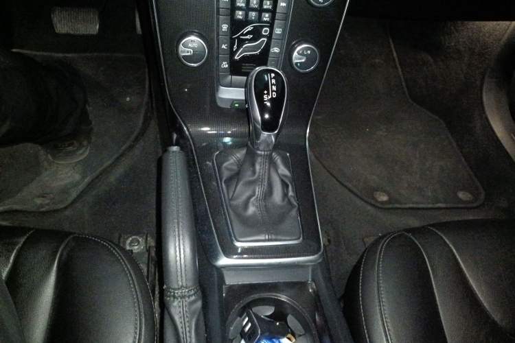 Used Volvo V40 2017 T3 Zhiyi Edition
