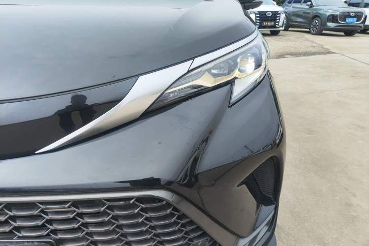 Used Toyota Granvia 2023 2.5L Hybrid Flagship VIP Edition