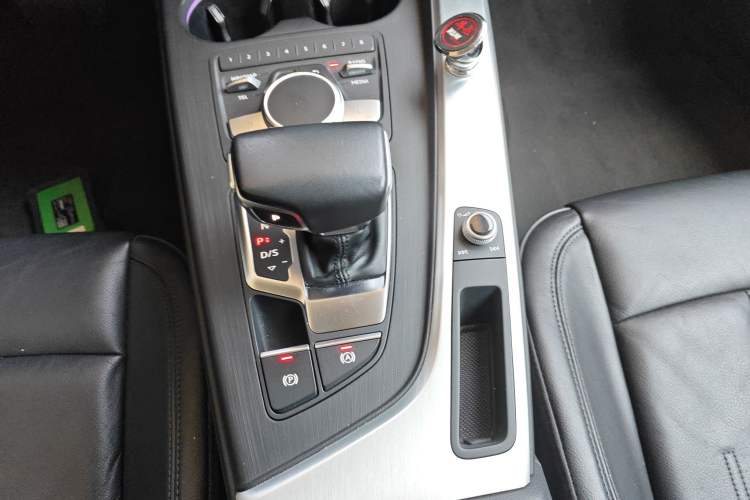 Used Audi A4L 2018 30th Anniversary Edition 40 TFSI Fashion Model