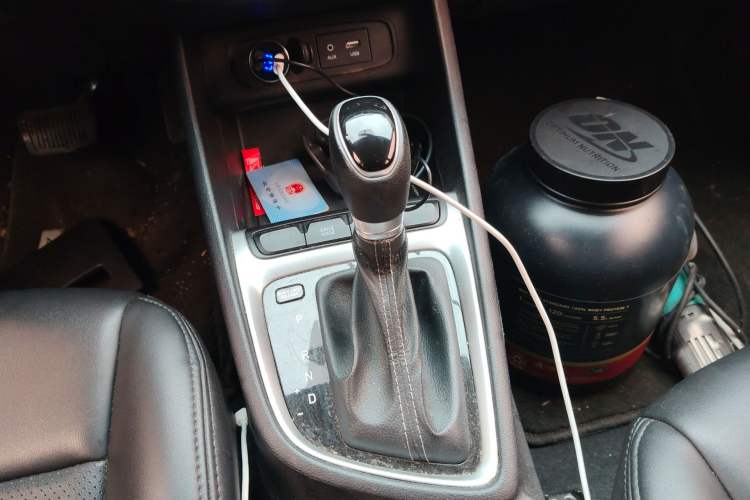 Used Hyundai Celesta 2017 1.6L Automatic Enjoyment Version GLS Gear Lever