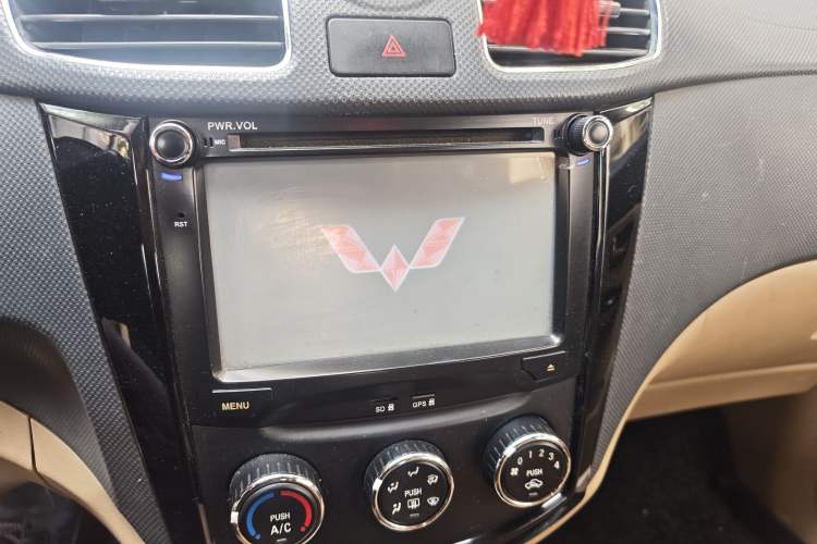 Used Wuling Hongguang 2014 1.5L S Comfort Model
