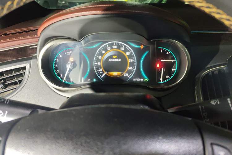 Used Buick LaCrosse 2013 2.4L SIDI Luxury Comfort Edition Odometer Close Up