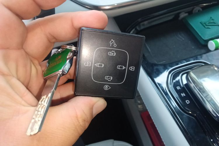 Used Volvo EM90 2025 Ultra Six-Seater Vehicle Key