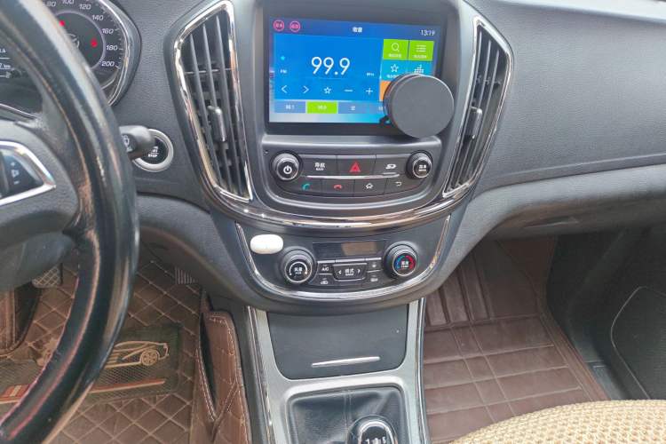 Used Baojun 560 2015 1.8L manual luxury version