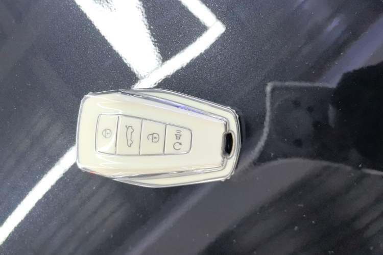 Used Geely Auto Monjaro L 2021 2.0TD DCT EVO Two-Wheel Drive Smart Luxury Version Vehicle Key