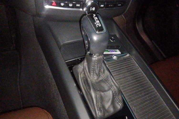 Used Volvo XC60 2020 T5 4x4 Zhiyi Luxury Edition Gear Lever