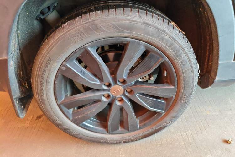 Used Geely Auto Haoyue 2022 1.8TD DCT Black Gold Limited Edition 7-Seater Right Rear Wheel Hub