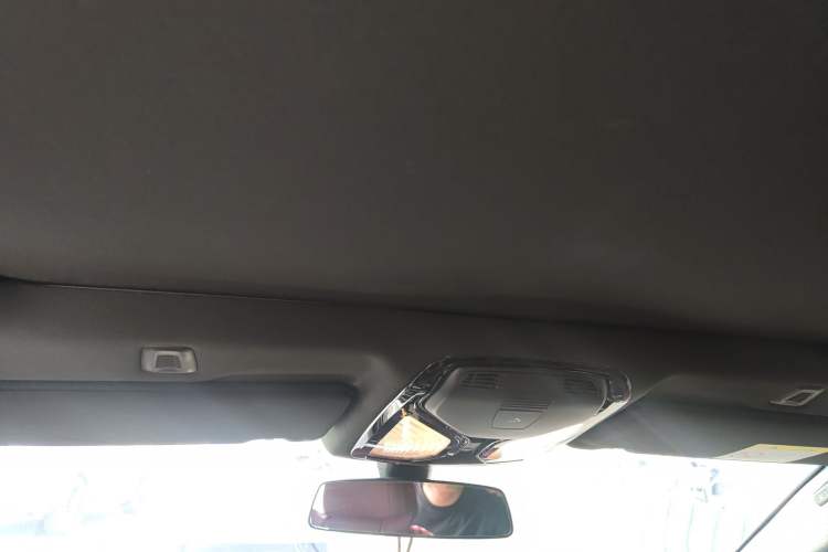 Used BMW 5 Series 2022 Second Facelift 525Li M Sport Package Headliner