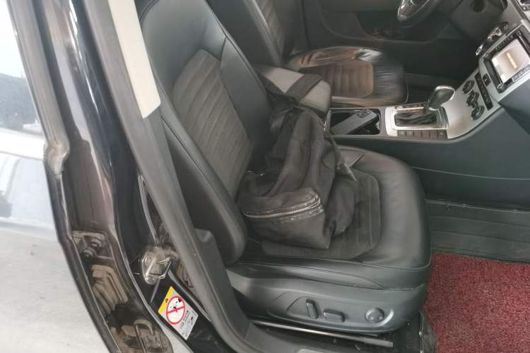 Used Volkswagen Magotan 2013 1.8TSI Prestige Model Right Front Seat