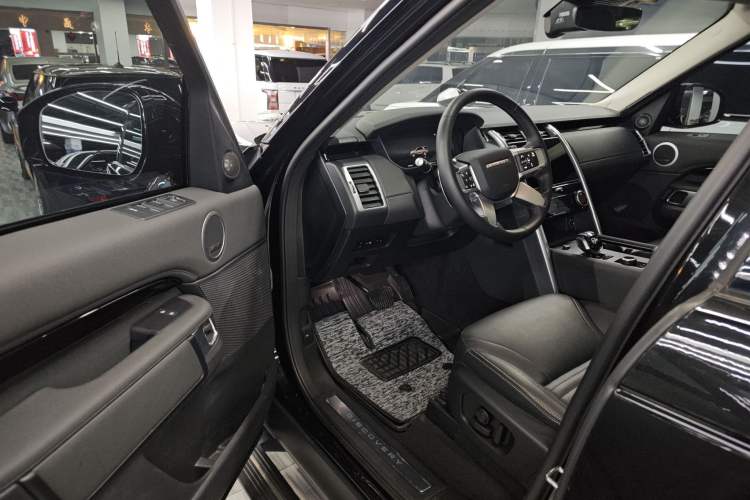 Used Land Rover Discovery 2024 360 PS S