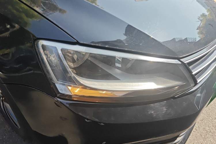 Used Volkswagen Sagitar 2017 1.6L Automatic Comfort Model Right Front Headlight