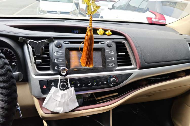 Used Toyota Highlander 2017 2.0T Four-Wheel Drive Elite Edition 7-Seater Audio And AC Panel