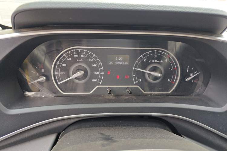 Used SAIC MAXUS Xintu V80 2023 2.0T Manual Classic Aoyuntong Long Wheelbase Mid-Height 6/7/8/9-Seater Instrument Cluster