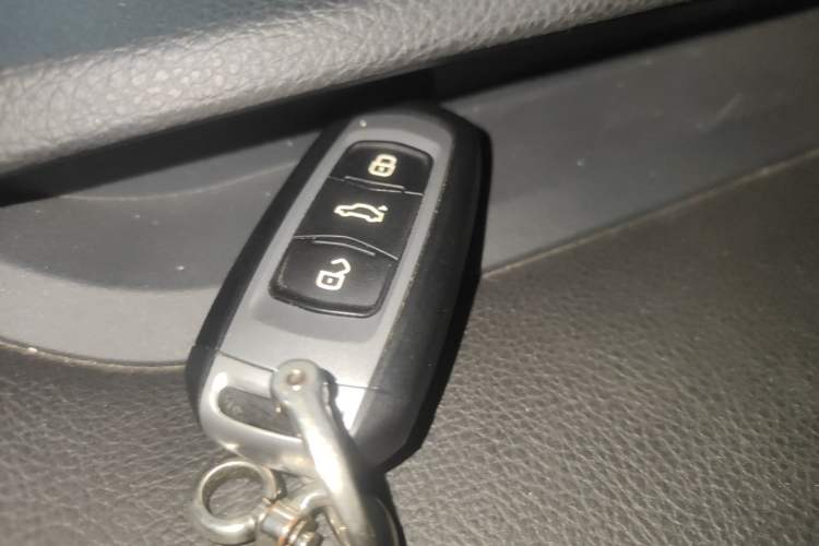 Used Geely Auto Vision X6 2016 1.8L Manual Luxury Model
