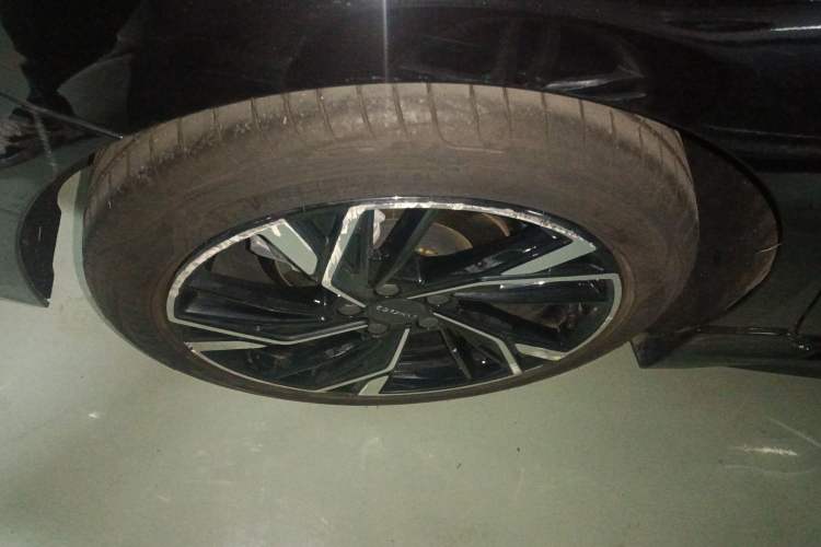 Used Lynk & Co 03 2023 1.5TD DCT JingPro Right Rear Wheel Hub