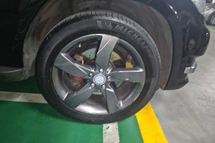 Used Mercedes-Benz GLK-Class 2013 GLK 300 4MATIC Dynamic Sunroof Model Right Front Wheel Hub