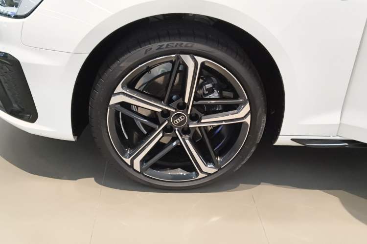 Used Audi A4L 2025 2 Million Units Enjoyment Version 40 TFSI Luxury Dynamic Edition Exterior 4