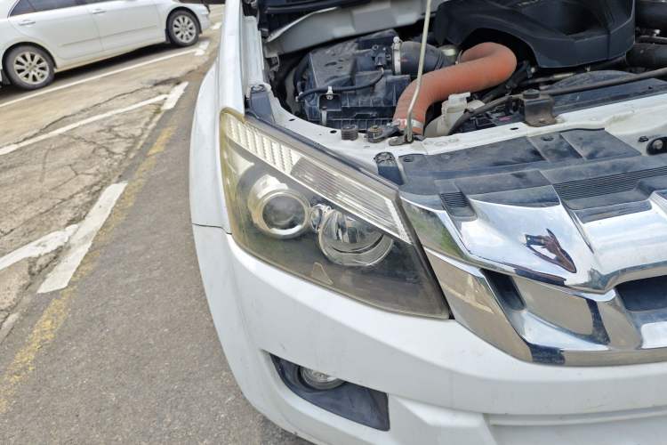 Used Isuzu D-MAX 2018 3.0T Two-Wheel Drive Automatic Elite Version 4JJ1-TC HI