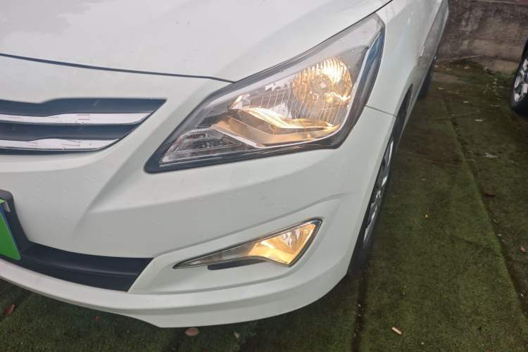 Used Hyundai Verna (older generation) 2014 1.4L Manual Smart GLS Trim Left Front Headlight