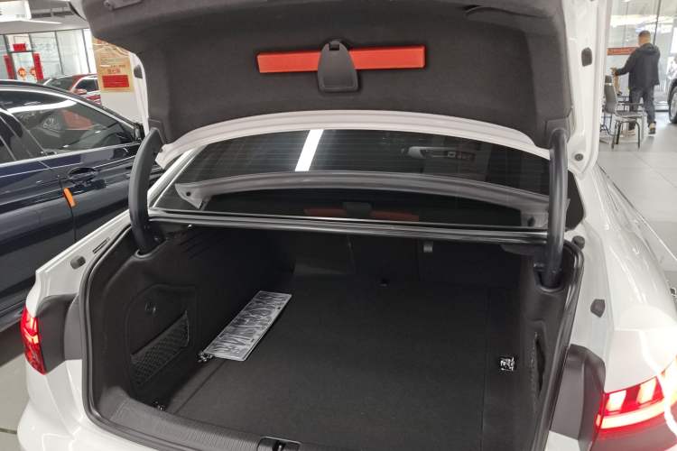 Used Audi A4L 2022 40 TFSI Luxury Dynamic Model