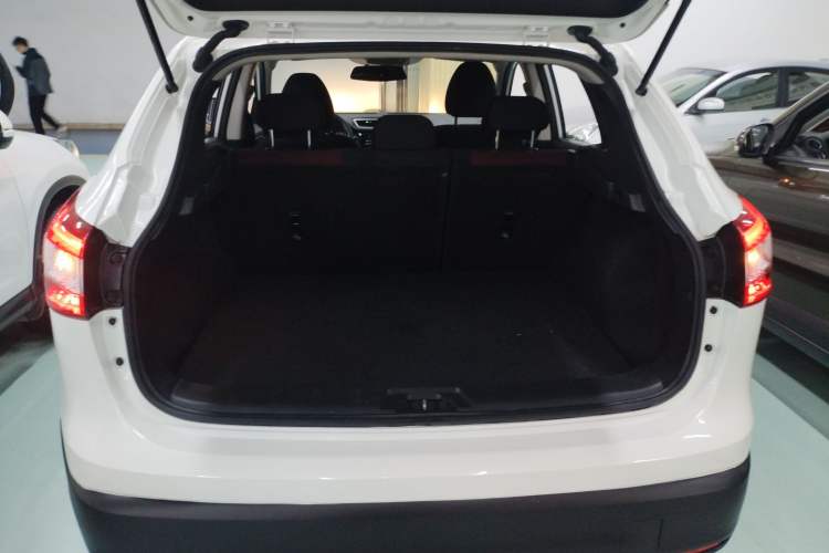 Used Nissan Qashqai 2016 2.0L CVT Elite Edition Trunk