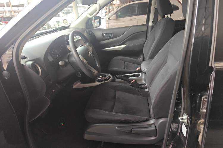 Used Nissan Navara 2017 2.5L Automatic 2WD Luxury Edition QR25