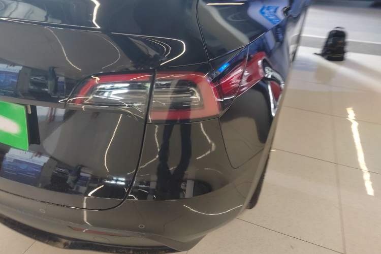 Used Tesla Model Y 2023 Long-Range All-Wheel-Drive Version Exterior 3