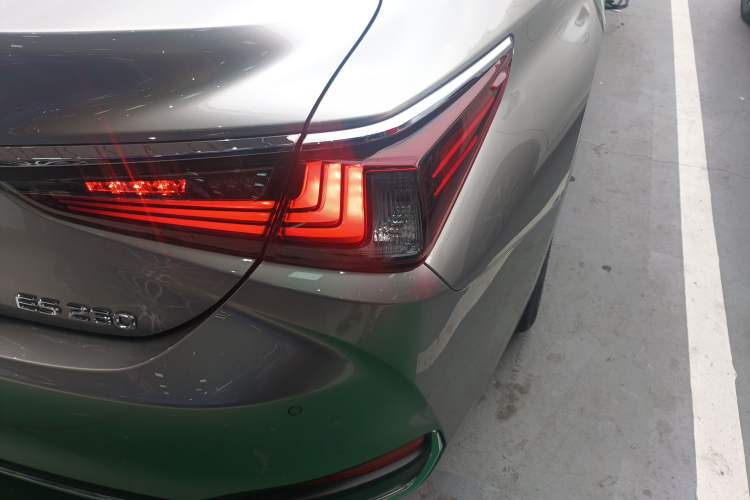 Used Lexus ES 2023 260 Excellence Edition Right Rear Taillight