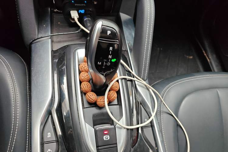 Used Brilliance V7 2018 280T DCT Prestige 5-Seater Gear Lever