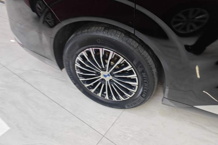 Used Denza D9 2022 DM-i 1040 Prestige Model
