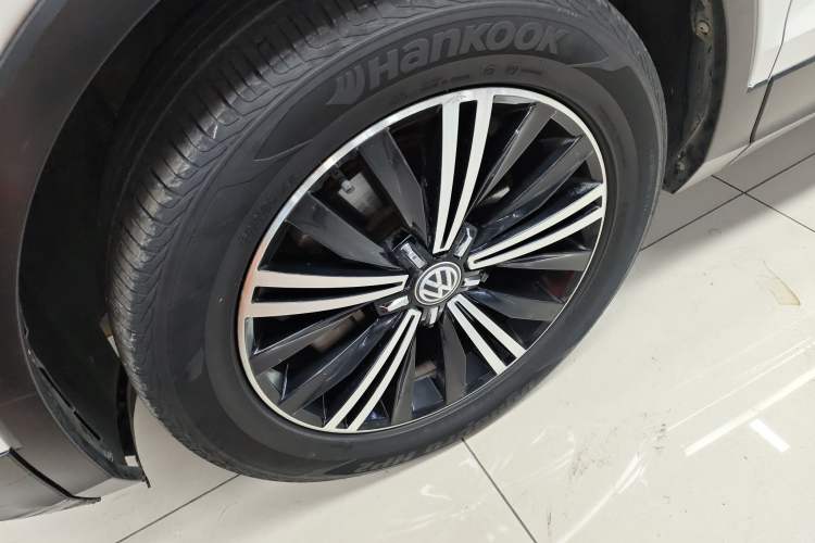 Used Volkswagen Tiguan L 2019 330TSI Automatic Two-Wheel Drive Panoramic Comfort Edition China VI Standard Left Front Wheel Hub