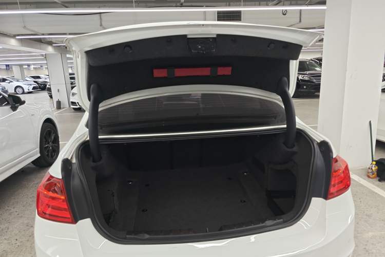 Used BMW 3 Series 2015 320i Luxury Line Stylish Edition
