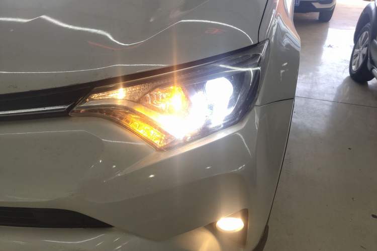 Used Toyota RAV4 2016 2.0L CVT Two-Wheel Drive Comfort Edition China V Standard