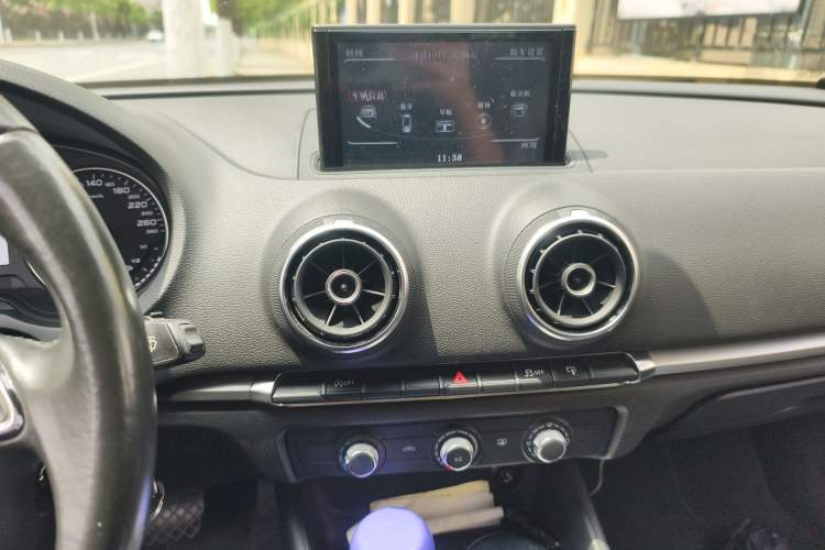 Used Audi A3 2016 Limousine 35 TFSI Ambition Edition Audio And AC Panel