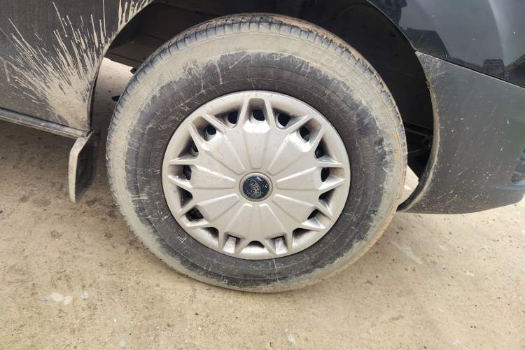 Used Ford Transit 2017 2.0T Diesel Multi-Purpose Commercial Vehicle Short Wheelbase Low Roof China V Standard