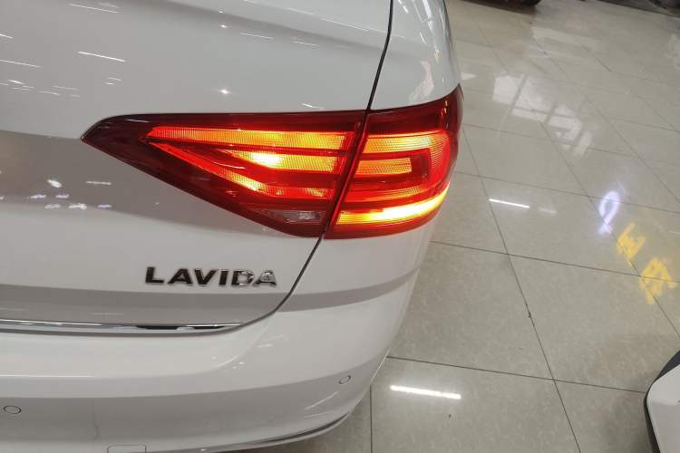 Used Volkswagen Lavida 2017 1.6L Manual Comfort Edition