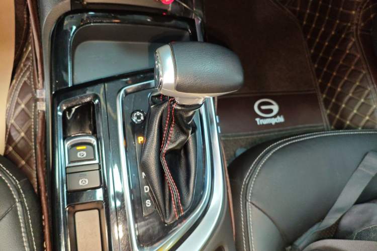 Used GAC Trumpchi GA6 2015 1.8T DCT Luxury Navigation Model Gear Lever