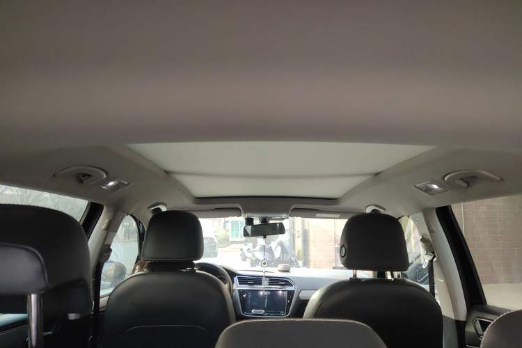 Used Volkswagen Tiguan L 2019 Updated Version 330TSI Automatic Two-Wheel Drive Panoramic Comfort Edition China VI Standard Headliner