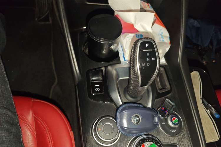 Used Alfa Romeo Giulia 2021 2.0T 280HP Luxury Edition Gear Lever