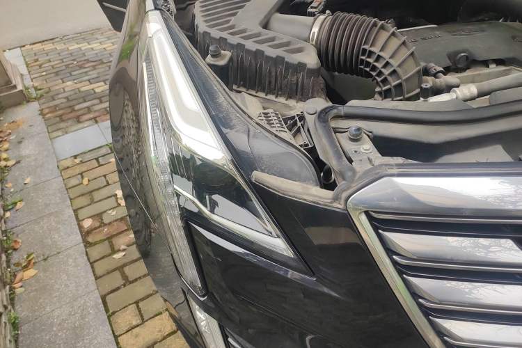 Used Cadillac XT5 2018 28T Four-Wheel Drive Luxury Model Right Front Headlight