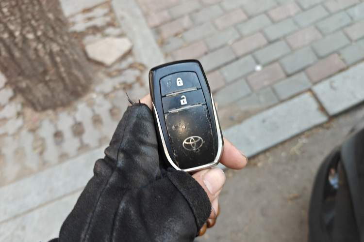 Used Toyota RAV4 2013 2.5L Automatic 4x4 Elite Edition Vehicle Key