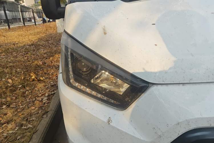 Used JMC Transit 2017 2.8T Commercial Version Short Wheelbase Mid-Roof 3-Seater JX493