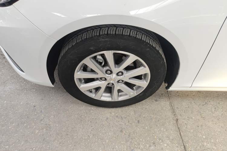 Used Chevrolet Malibu 2017 1.5T Automatic Luxury Edition Left Front Wheel Hub