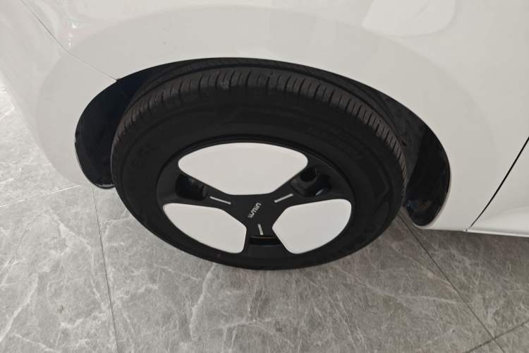 Used CHANGAN NEVO Lumin 2023 205km Xiangqin Version Left Front Wheel Hub