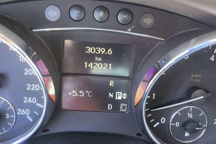 Used Mercedes-Benz R-Class 2010 R 350 L 4MATIC Grand Edition
