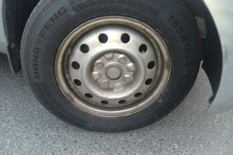 Used Wuling Rongguang V 2016 1.5L Practical Version Right Front Wheel Hub