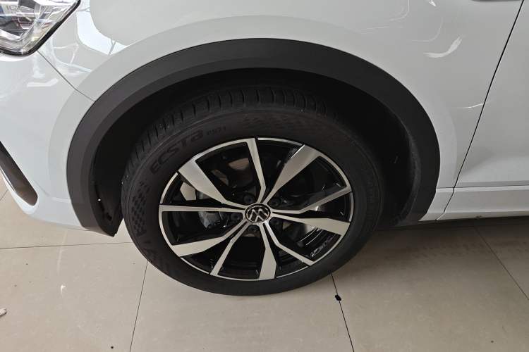 Used Volkswagen T-ROC 2025 Facelifted 300TSI DSG Two-Wheel-Drive Chen Guang Edition Exterior 4