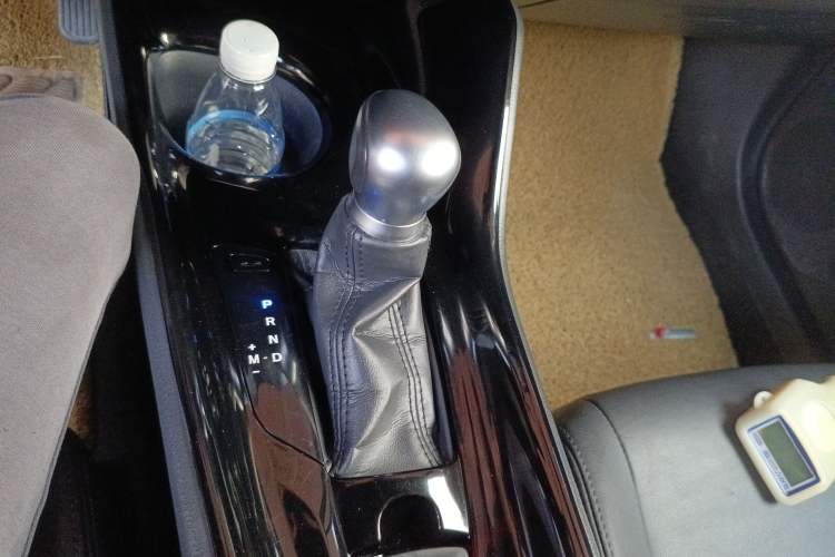 Used Toyota IZOA 2018 2.0L Yichi Version China VI Standard Gear Lever