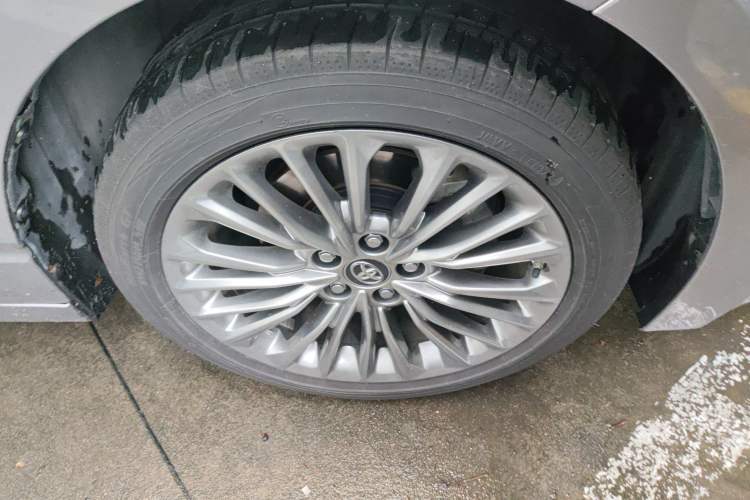 Used Toyota Avalon 2019 Dual-Engine 2.5L XLE Prestige Version China VI Standard