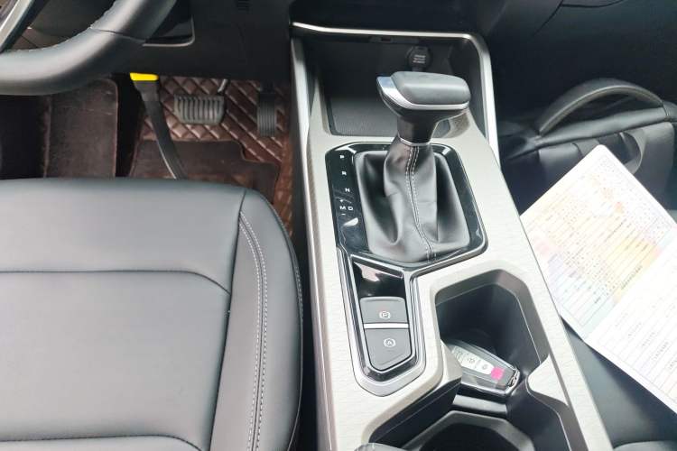 Used Geely Auto Emgrand 2025 4th Generation 1.5L CVT Luxury Version Gear Lever